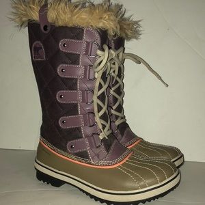 Sorel Tofino Quilted Boot Size 7.5